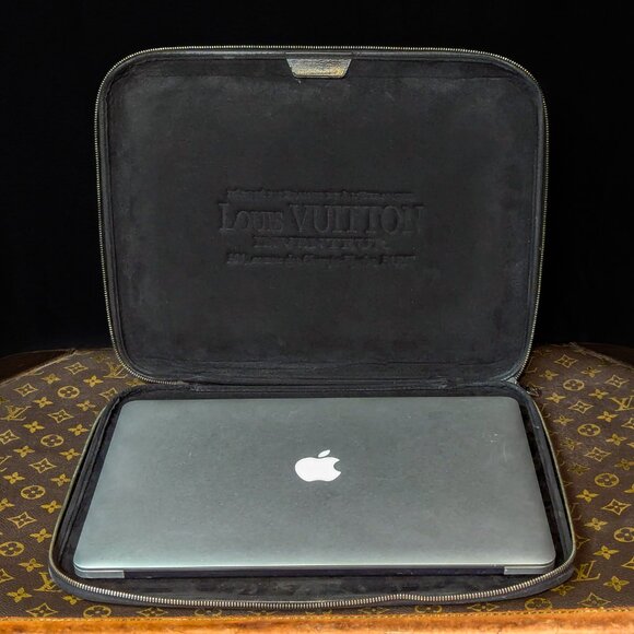 LOUIS VUITTON Damier Graphite Computer Sleeve MM fits Macbook Pro - Picture 4 of 16